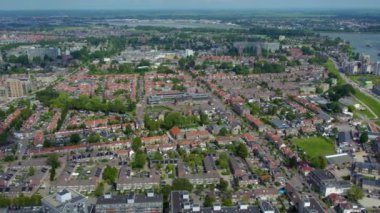 Yazın güneşli bir günde Hollanda 'daki Dordrecht şehrinin hava manzarası