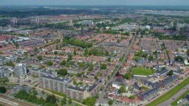 Yazın güneşli bir günde Hollanda 'daki Dordrecht şehrinin hava manzarası
