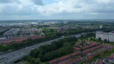 Yazın güneşli bir günde Hollanda 'daki Dordrecht şehrinin hava manzarası