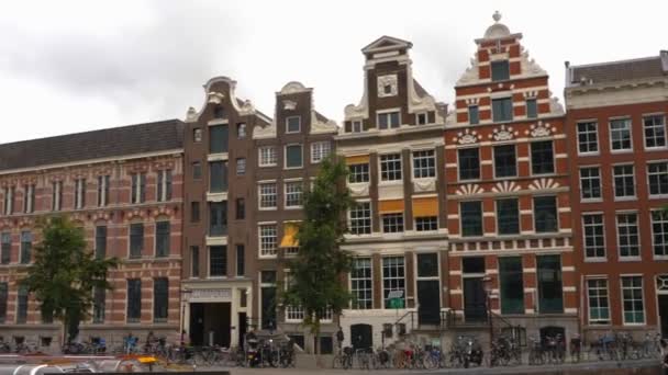 Panoramique Dans Les Rues Amsterdam Par Une Journée Nuageuse Été — Video