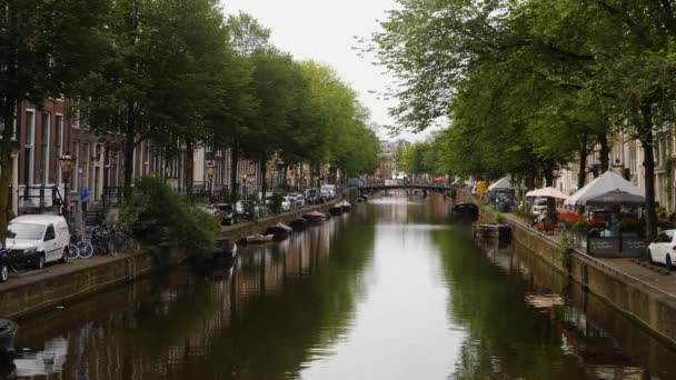Panoramique Dans Les Rues Amsterdam Par Une Journée Nuageuse Été — Video