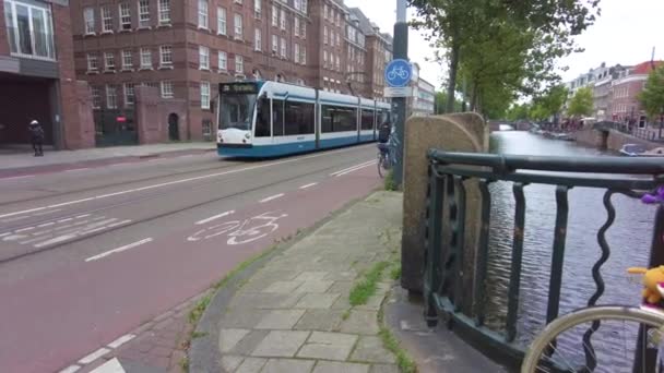Schwenken Den Straßen Von Amsterdam Einem Bewölkten Tag Sommer — Stockvideo