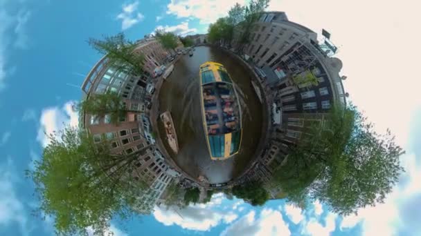 Forme Little Planet Promenade Bateau Amsterdam Par Une Journée Ensoleillée — Video