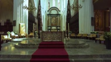Güneşli bir günde, Leydi Antwerp 'in Katedrali' nin içinde..