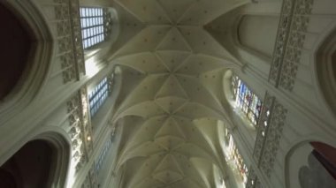 Güneşli bir günde, Leydi Antwerp 'in Katedrali' nin içinde..