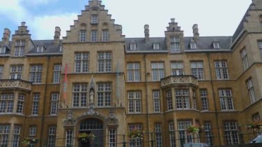 Yazın güneşli bir günde Gent, Belçika 'da evleri dolaşmak.