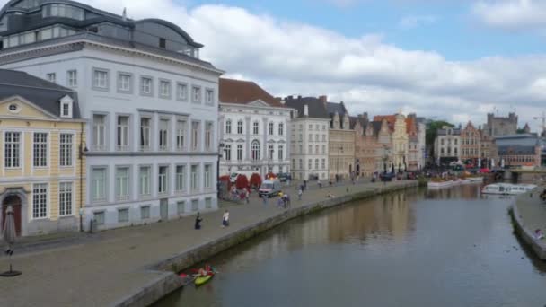 Pan Door Huizen Gent België Een Zonnige Dag Zomer — Stockvideo