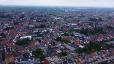 Bulutlu bir günde Belçika 'nın Aalst kentindeki hava manzarası