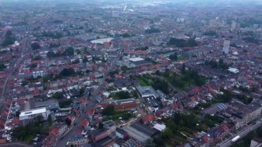 Bulutlu bir günde Belçika 'nın Aalst kentindeki hava manzarası