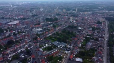 Bulutlu bir günde Belçika 'nın Aalst kentindeki hava manzarası