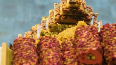 Baklava ve diğer doğulu şekerleme tatlısı..