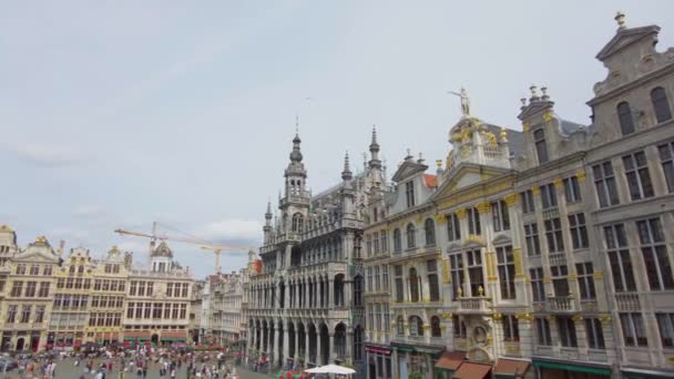 ベルギーのブリュッセルのダウンタウン中心部を夏の日に見る — ストック動画