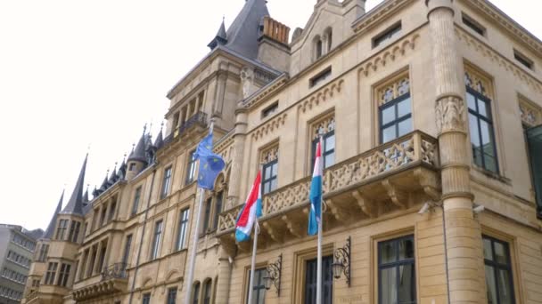 Einem Bewölkten Sommertag Durch Die Altstadt Von Luxemburg — Stockvideo