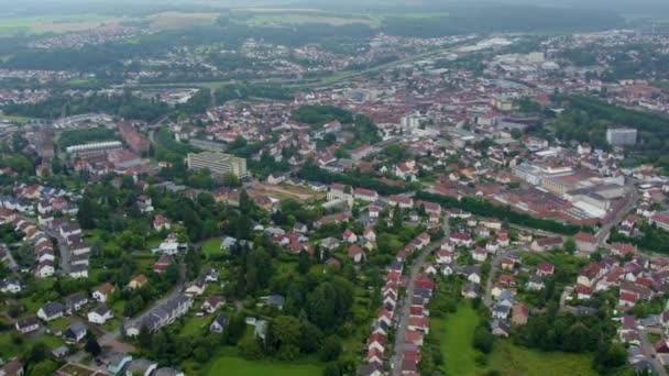 Letecký Pohled Město Zweibruecken Oblačného Letního Dne — Stock video