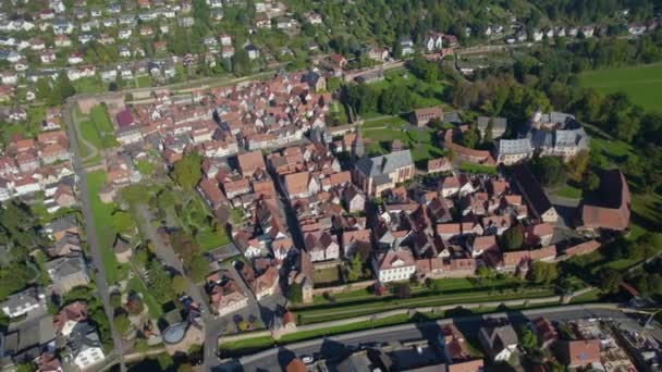 Vista Aérea Ciudad Buedingen Alemania Vacilar Una Mañana Soleada Finales — Vídeo de stock