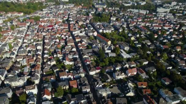 Vista Aérea Ciudad Bad Nauheim Alemania Vacila Una Mañana Soleada — Vídeo de stock
