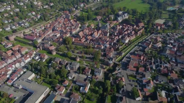 Letecký Pohled Město Buedingen Německu Přilepit Slunné Ráno Pozdním Létě — Stock video