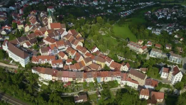 Vista Aérea Torno Cidade Engen Alemanha Dia Nublado Verão — Vídeo de Stock