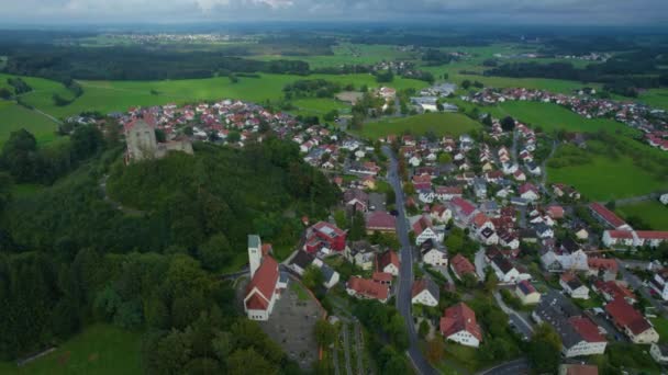 Vista Aérea Del Pueblo Waldburg Alemania Una Tarde Nublada Verano — Vídeo de stock