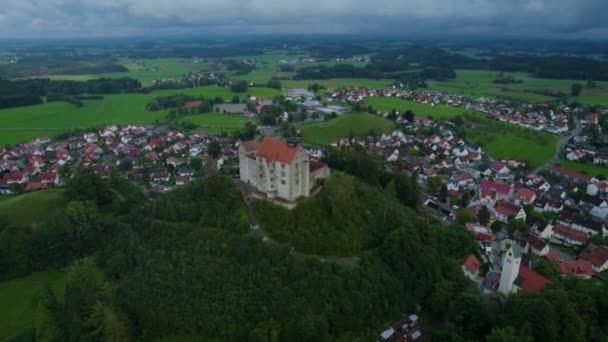 Vista Aérea Del Pueblo Waldburg Alemania Una Tarde Nublada Verano — Vídeo de stock