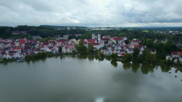 Flygfoto Över Staden Bad Waldsee Tyskland Molnig Eftermiddag Sommaren — Stockvideo