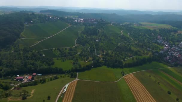 夏天阳光普照的德国一个村庄的空中景观 — 图库视频影像