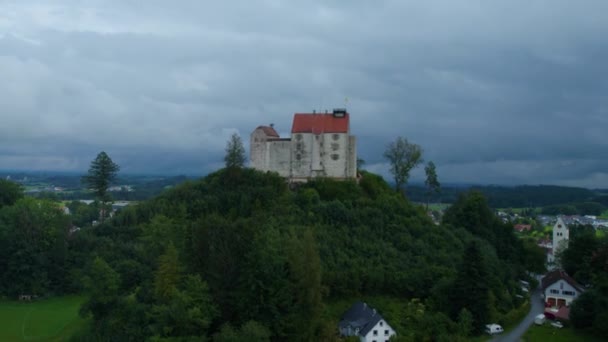 Vista Aérea Del Pueblo Waldburg Alemania Una Tarde Nublada Verano — Vídeo de stock