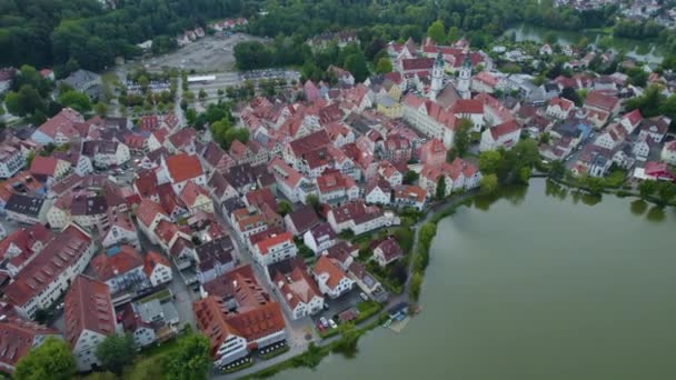 Flygfoto Över Staden Bad Waldsee Tyskland Molnig Eftermiddag Sommaren — Stockvideo