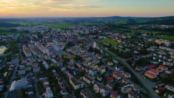 下午晚些时候阳光灿烂的瑞士普法菲森市的空中景观 — 图库视频影像