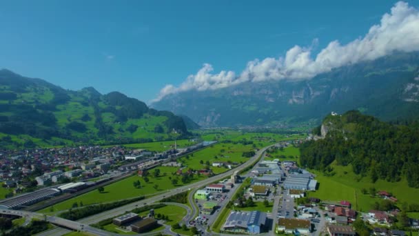 Вид Воздуха Город Flumsin Швейцарии Солнечный День Летом — стоковое видео