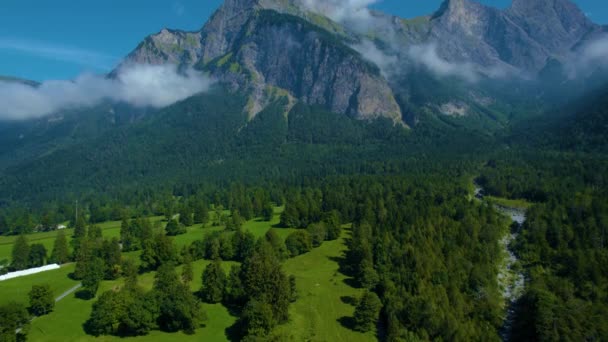 Αεροφωτογραφία Γύρω Από Χωριό Flaesch Στην Ελβετία Μια Ηλιόλουστη Μέρα — Αρχείο Βίντεο
