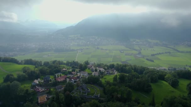 Vista Aérea Ciudad Ruggell Liechtenstein Día Soleado Verano — Vídeo de stock
