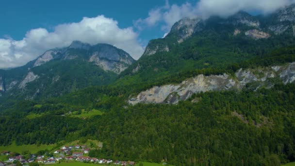 Letecký Pohled Město Flums Švýcarsku Slunečného Letního Dne — Stock video