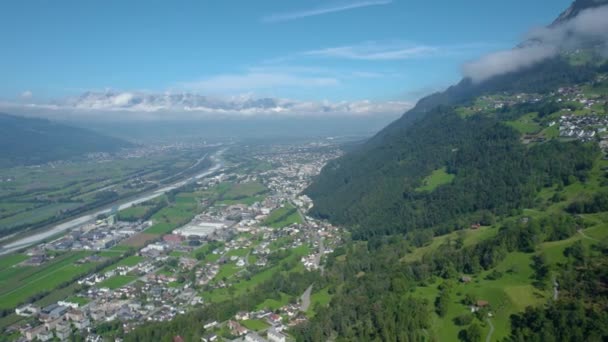 Veduta Aerea Intorno Alla Città Triesenberg Liechtenstein Una Giornata Sole — Video Stock