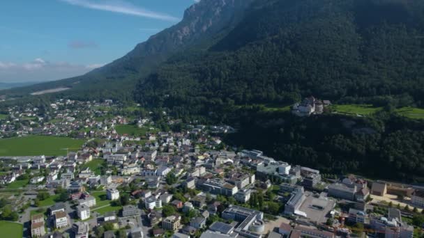 Veduta Aerea Intorno Alla Città Vaduz Liechtenstein Una Giornata Sole — Video Stock