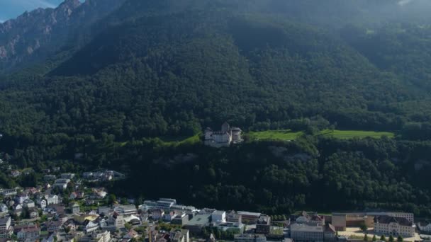 Flygfoto Över Staden Vaduz Liechtenstein Solig Dag Sommaren — Stockvideo