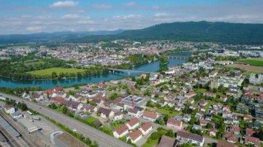 Yazın güneşli bir günde Almanya 'nın Kötü Saeckingen şehrinin havadan görünüşü. 