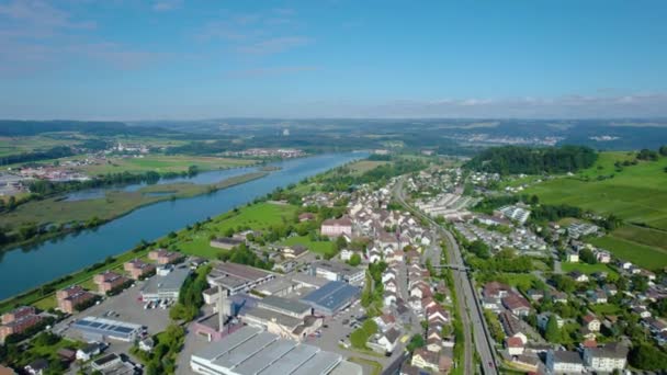 Letecký Pohled Staré Město Klingnau Švýcarsku Slunečného Letního Dne — Stock video