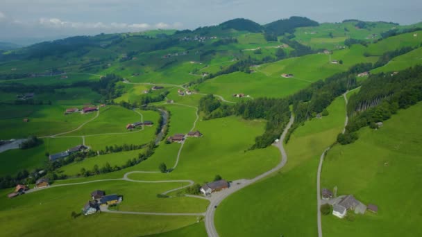 夏天的阴天 瑞士阿彭策尔市周围的空中风景 — 图库视频影像