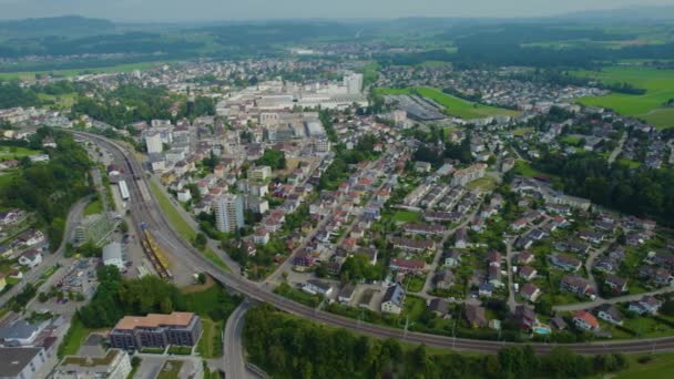 Вид Воздуха Город Оберуцвиль Швейцарии Пасмурный Летний День — стоковое видео