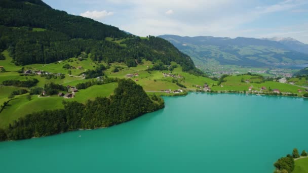 Yazın Güneşli Bir Günde Sviçre Lungernersee Gölü Etrafındaki Hava Manzarası — Stok video