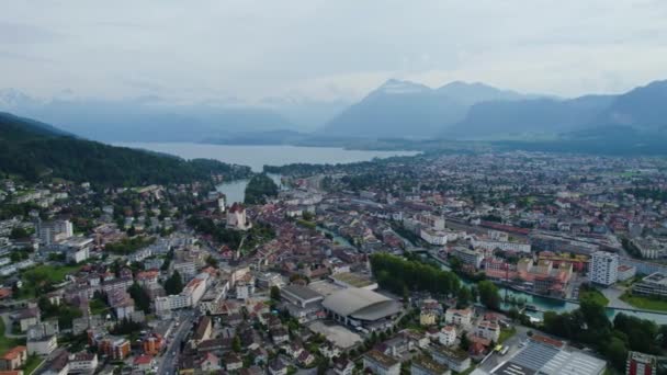 Widok Lotu Ptaka Wokół Starego Miasta Miasta Thun Szwajcarii Pochmurny — Wideo stockowe