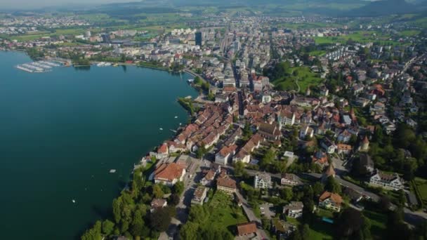 夏の晴れた日にスイスの旧市街ツーク周辺の空の景色 — ストック動画