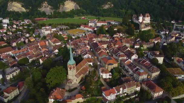 Sviçre Nin Burgdorf Kentinin Etrafındaki Hava Manzarası Yazın Geç Saatlerinde — Stok video