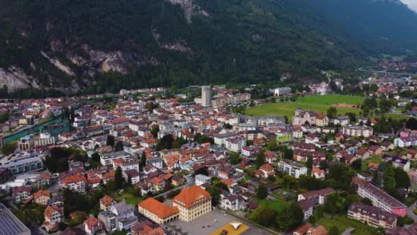 Vista Aerea Intorno Centro Storico Della Città Interlaken Svizzera Pomeriggio — Video Stock