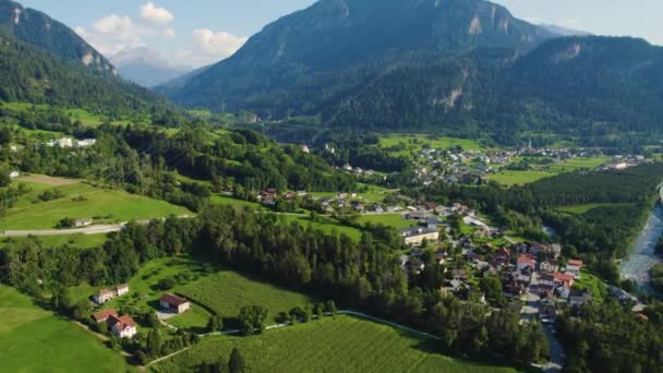 Vista Aerea Intorno Villaggio Scharans Svizzera Una Giornata Sole Estate — Video Stock