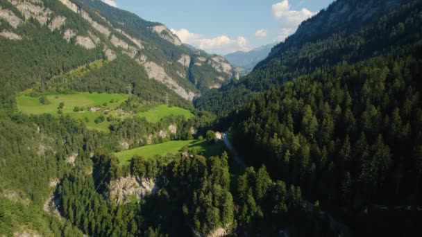 Letecký Pohled Obci Albula Alvra Švýcarsku Slunečného Letního Dne — Stock video