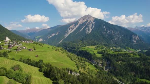 Veduta Aerea Intorno Villaggio Schmitten Svizzera Una Giornata Sole Estate — Video Stock