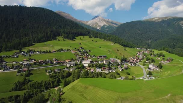 Letecký Pohled Obci Schmitten Švýcarsku Slunečného Letního Dne — Stock video