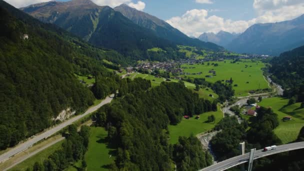 Letecký Pohled Město Madrisa Švýcarsku Slunečného Letního Dne — Stock video